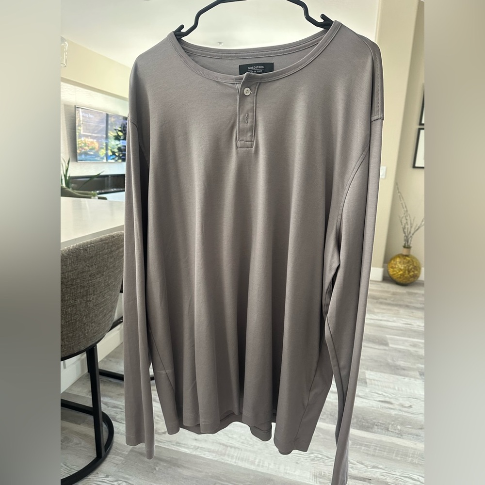 Men’s long sleeve shirt